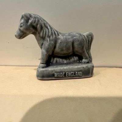 RED ROSE TEA WADE OF ENGLAND CERAMIC FIGURINE GRAY HORSE/PONY MINIATURE WHIMSIES