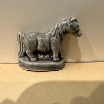 RED ROSE TEA WADE OF ENGLAND CERAMIC FIGURINE GRAY HORSE/PONY MINIATURE WHIMSIES