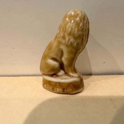 Wade Whimsies Sitting Lion Miniature Figurine Brown Red Rose Tea England 1"