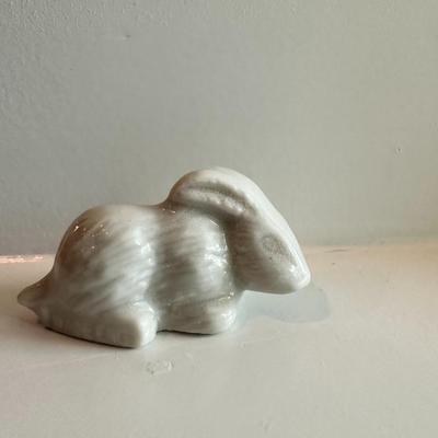 Minature Wade Whimsies Porcelain Figurines - white Bunny