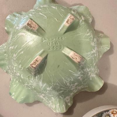 Shawnee Pottery Matte Cameo Green Splatter Footed Centerpiece Bowl 2503