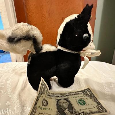 PERSONALITY PET PLUSH SKUNK BLACK WHITE VINTAGE COLLEGIATE IOWA ORIGINAL
