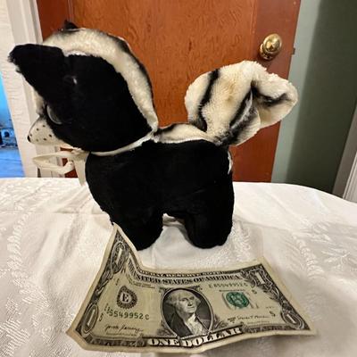 PERSONALITY PET PLUSH SKUNK BLACK WHITE VINTAGE COLLEGIATE IOWA ORIGINAL