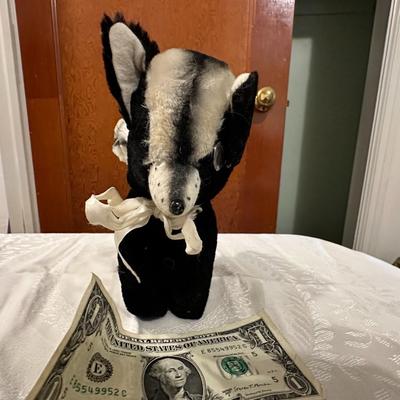 PERSONALITY PET PLUSH SKUNK BLACK WHITE VINTAGE COLLEGIATE IOWA ORIGINAL
