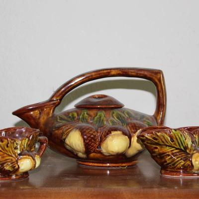 ACORN POTTERY Teapot and two cups