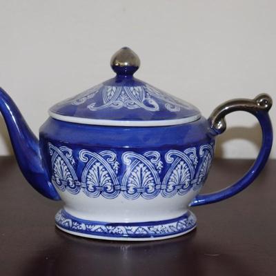 BLOOM-RITE VINTAGE COLLECTIBLE PAINTED TEAPOT 7"