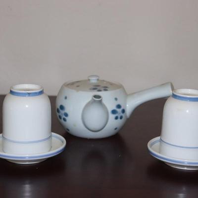 Japanese Kyusu - White Porcelain Teapot With Blue Flowers and two teacups