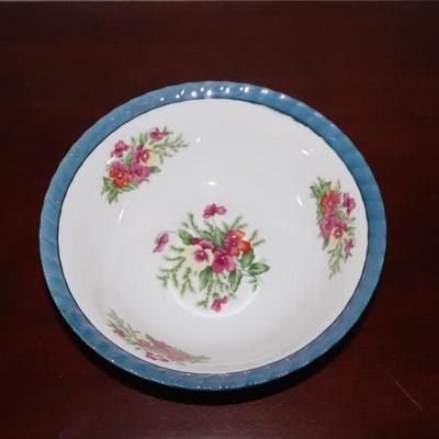 Vintage Yamatsu Purple Luster and Floral 7" Vegetable Bowl