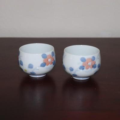 Set of 2 arita ware shunho ceramic camellia minature cups