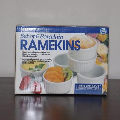 Set of 6 porcelain Ramekins