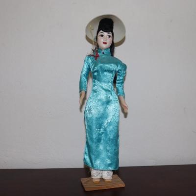 Vintage Doll Japanese Geisha Girl In Kimono 16” Hat Painted Face Plastic Body