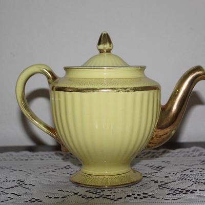 Vintage Hall Teapot Canary Yellow & Gold Los Angeles Pattern 6 Cup 099