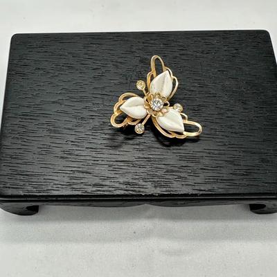 Vintage broach