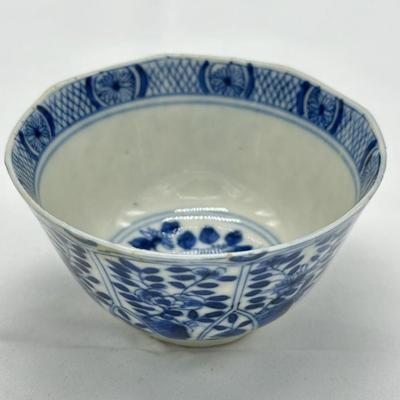 Chinese Vintage Porcelain Blue and White Tea Cup with four characters mark
