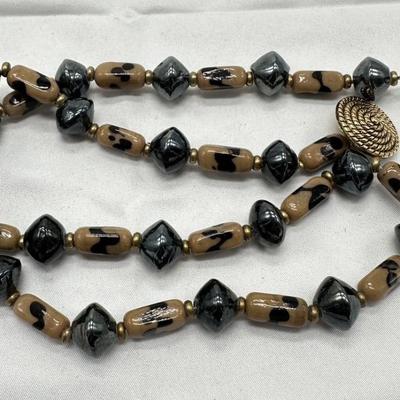 Stone beads necklet