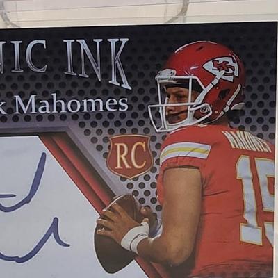 8 signed sport card including Lamar Jackson, Matt Carpenter