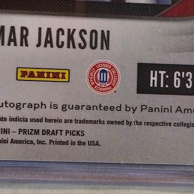 8 signed sport card including Lamar Jackson, Matt Carpenter