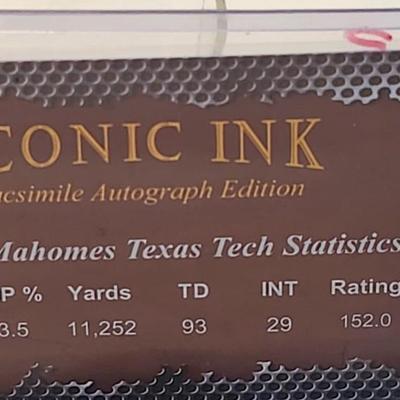 8 signed sport card including Lamar Jackson, Matt Carpenter