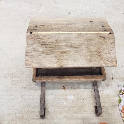 Flower Pots, Birdfeeders and More (G-KD)