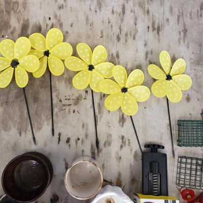 Flower Pots, Birdfeeders and More (G-KD)
