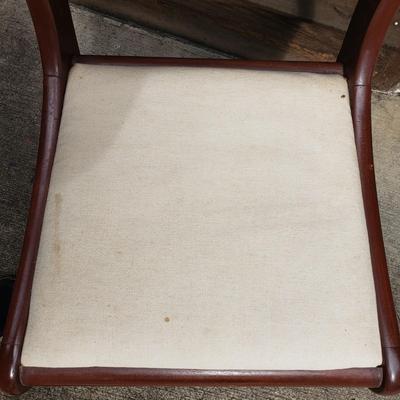 Wooden Chair and Cobblers Tools (G-KD)