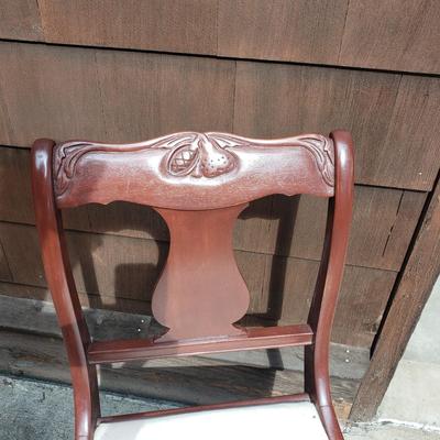 Wooden Chair and Cobblers Tools (G-KD)