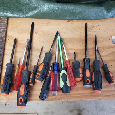 Assorted Hand Tools (G-KD)