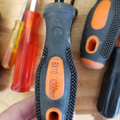 Assorted Hand Tools (G-KD)