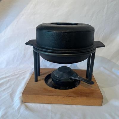 Boda Cast Iron Fondue Pot With Stand (K-MG)