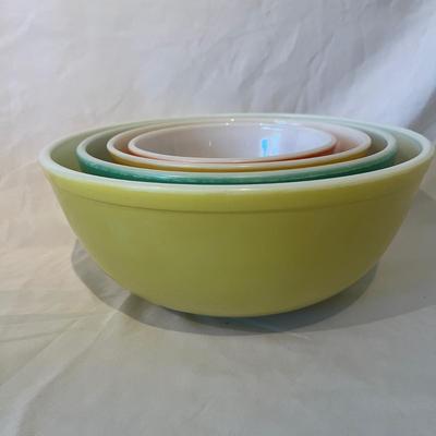 Six Vintage Pyrex Bowls (K-MG)
