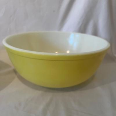 Six Vintage Pyrex Bowls (K-MG)