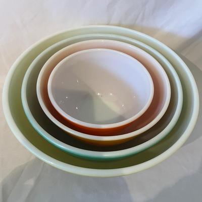 Six Vintage Pyrex Bowls (K-MG)