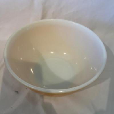 Six Vintage Pyrex Bowls (K-MG)