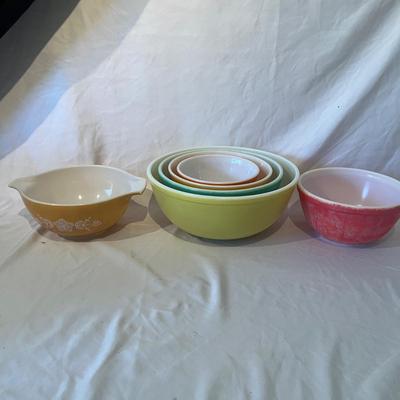 Six Vintage Pyrex Bowls (K-MG)
