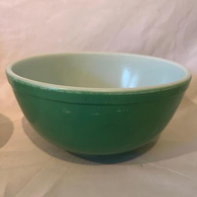 Six Vintage Pyrex Bowls (K-MG)
