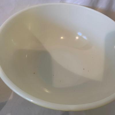 Six Vintage Pyrex Bowls (K-MG)