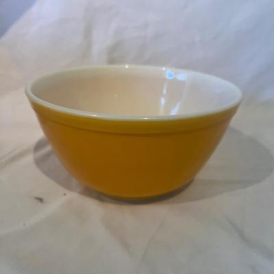 Six Vintage Pyrex Bowls (K-MG)