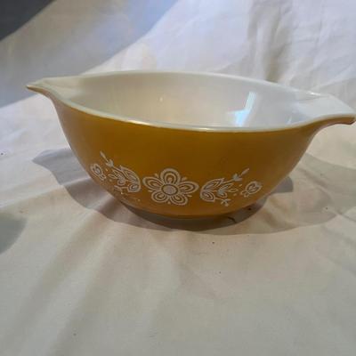 Six Vintage Pyrex Bowls (K-MG)
