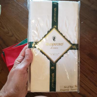 Large Lot of Tablecloths, Linen Napkins and More (D-KD)