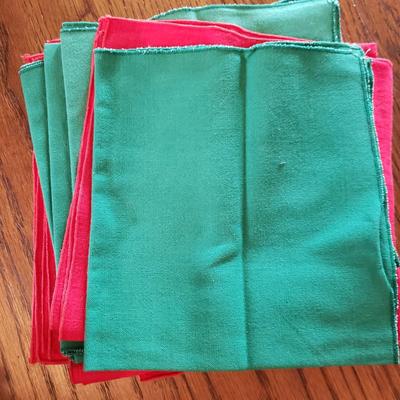 Large Lot of Tablecloths, Linen Napkins and More (D-KD)