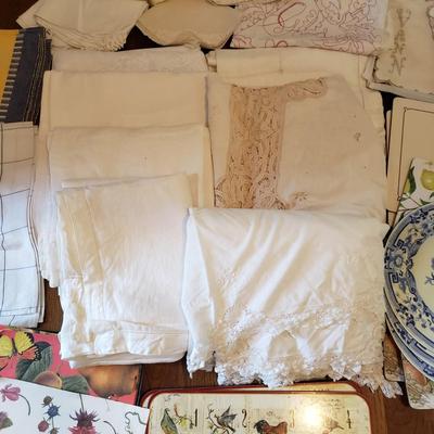 Large Lot of Tablecloths, Linen Napkins and More (D-KD)