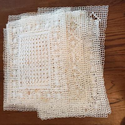 Large Lot of Tablecloths, Linen Napkins and More (D-KD)