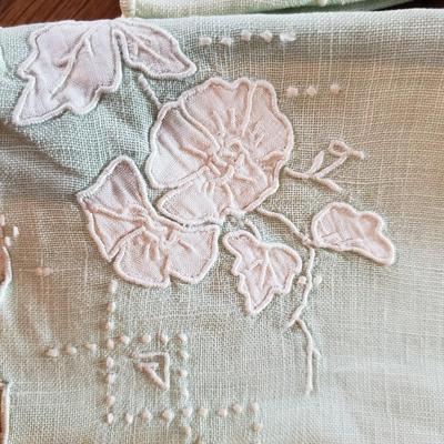 Large Lot of Tablecloths, Linen Napkins and More (D-KD)