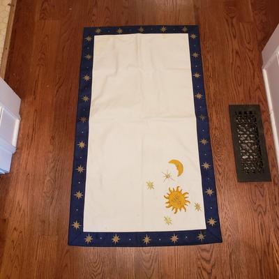 Large Lot of Tablecloths, Linen Napkins and More (D-KD)