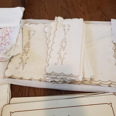 Large Lot of Tablecloths, Linen Napkins and More (D-KD)