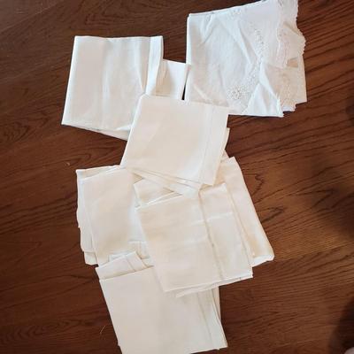 Large Lot of Tablecloths, Linen Napkins and More (D-KD)