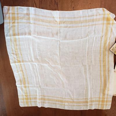 Large Lot of Tablecloths, Linen Napkins and More (D-KD)