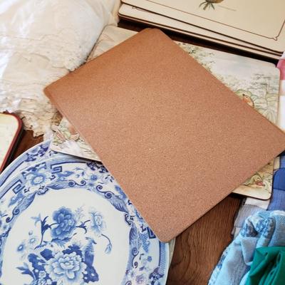 Large Lot of Tablecloths, Linen Napkins and More (D-KD)