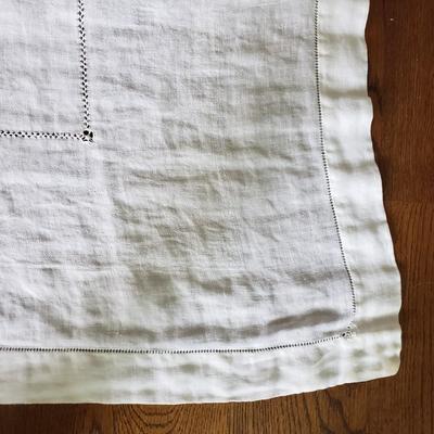 Large Lot of Tablecloths, Linen Napkins and More (D-KD)