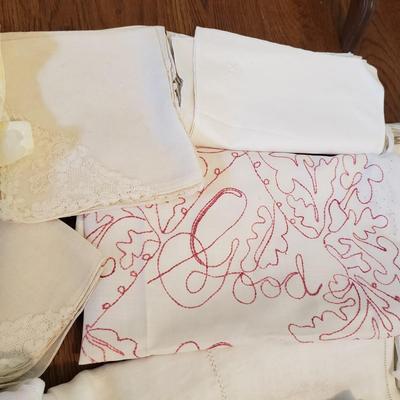Large Lot of Tablecloths, Linen Napkins and More (D-KD)